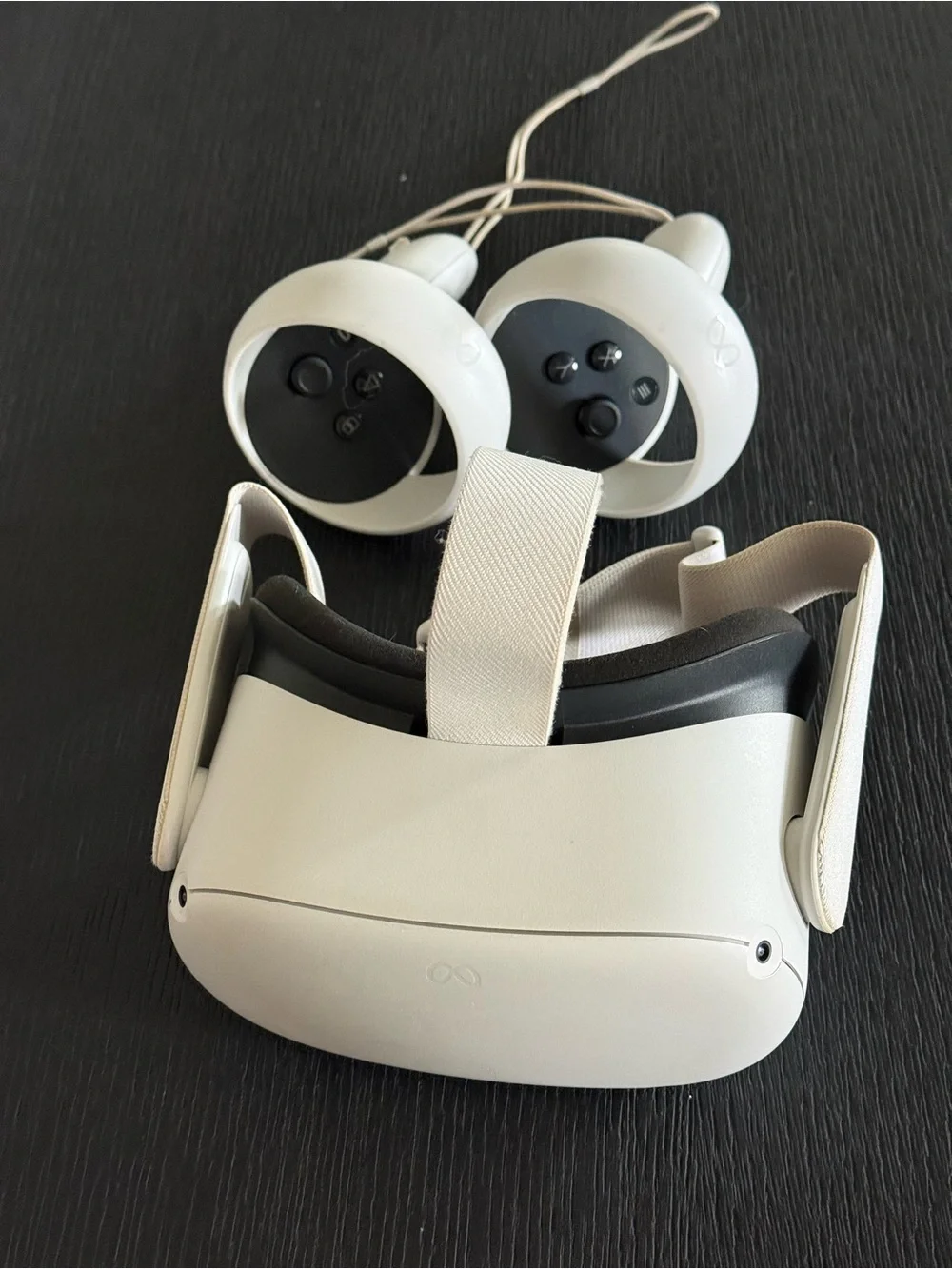 Oculus 2 /Meta Standalone VR Headset with White Controllers